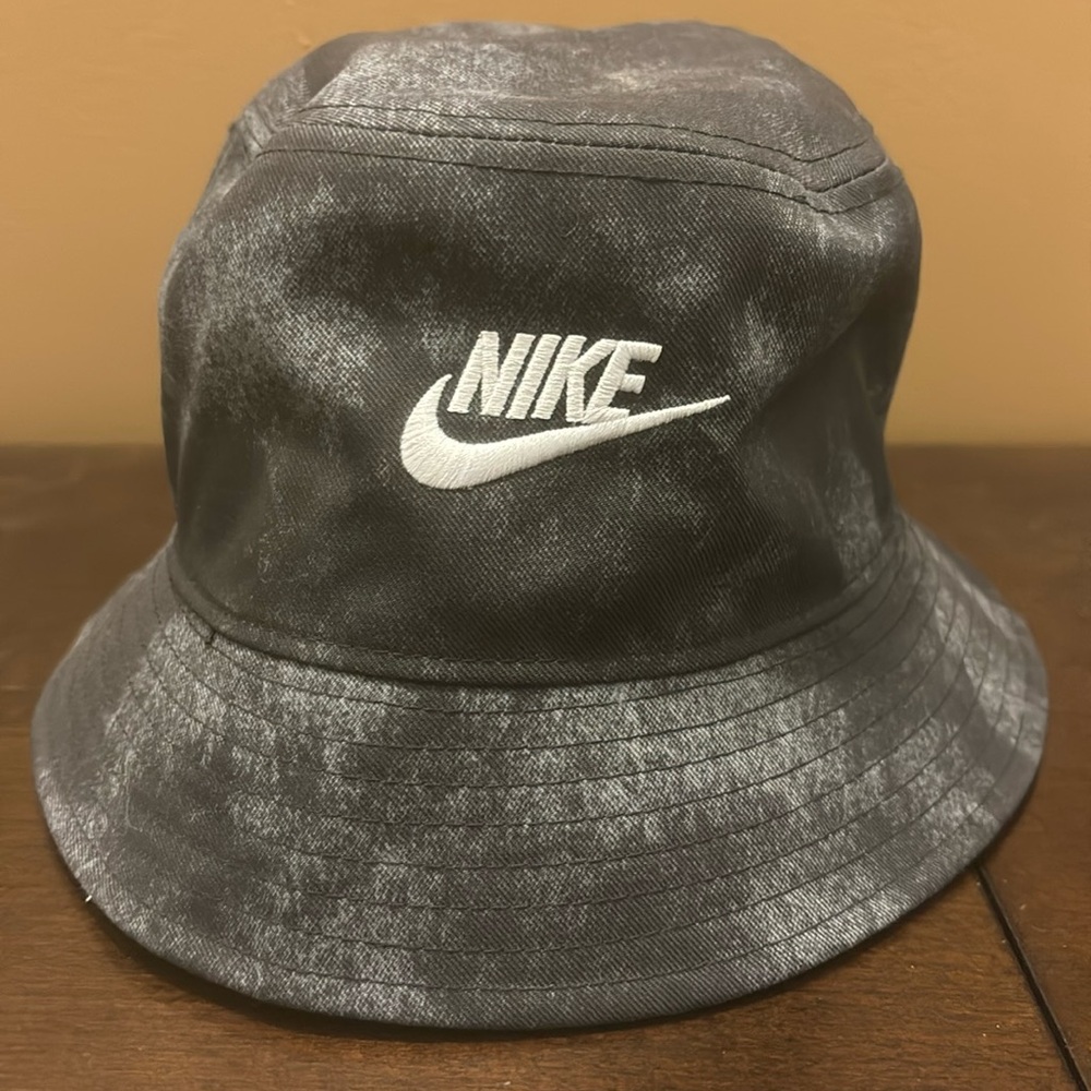 Boys size M/L bucket hat.  Great hat for fishing or for the sun. ☀️